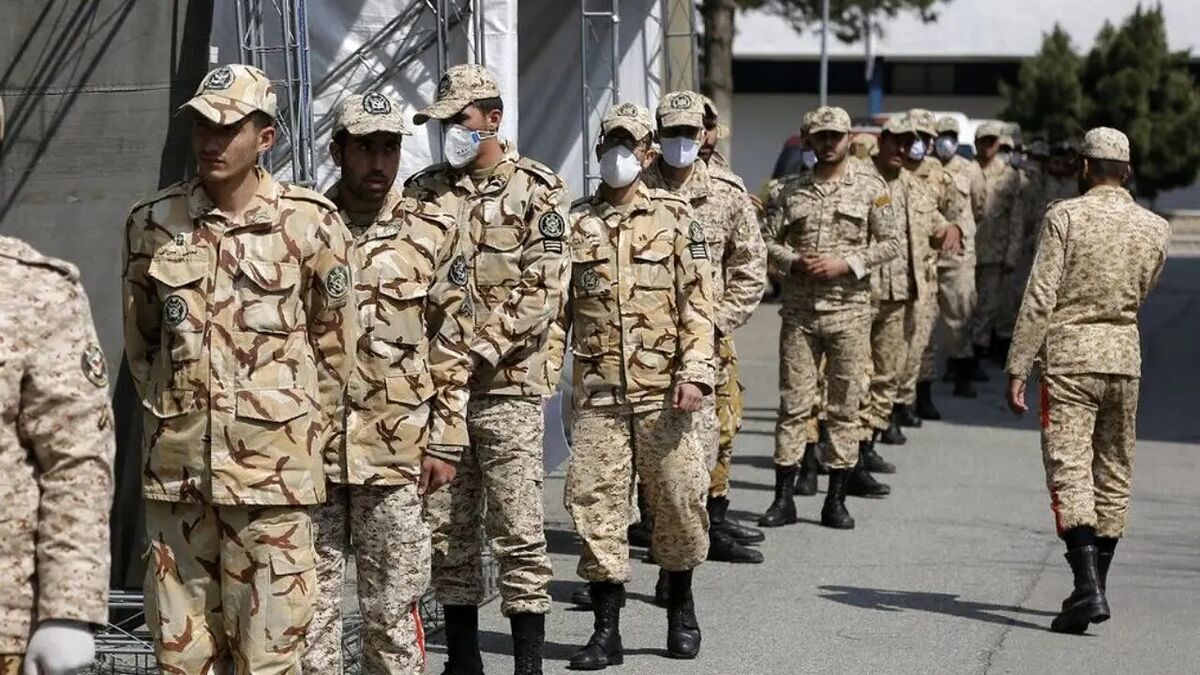 آموزش نگهداری هواپیما توسط سربازان وظیفه 
